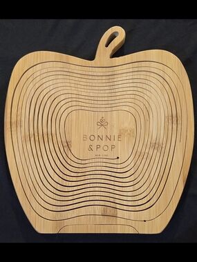 Bonnie & Pop Apple-Shaped Bamboo Cutting Board - Natural Bamboo